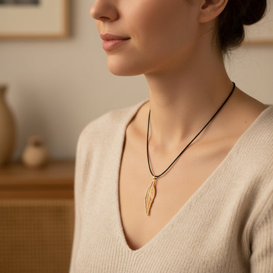 Tiger’s Eye Beaded Bracelet, golden brown crystal jewelry for confidence and protection, healing crystal bracelet for men and women, tiger eye gemstone stretch bracelet for grounding and focus, chakra bracelet for solar plexus and root chakra healing, polished tiger’s eye crystal beads, spiritual crystal jewelry gift, natural gemstone bracelet for courage, clarity, and energy protection