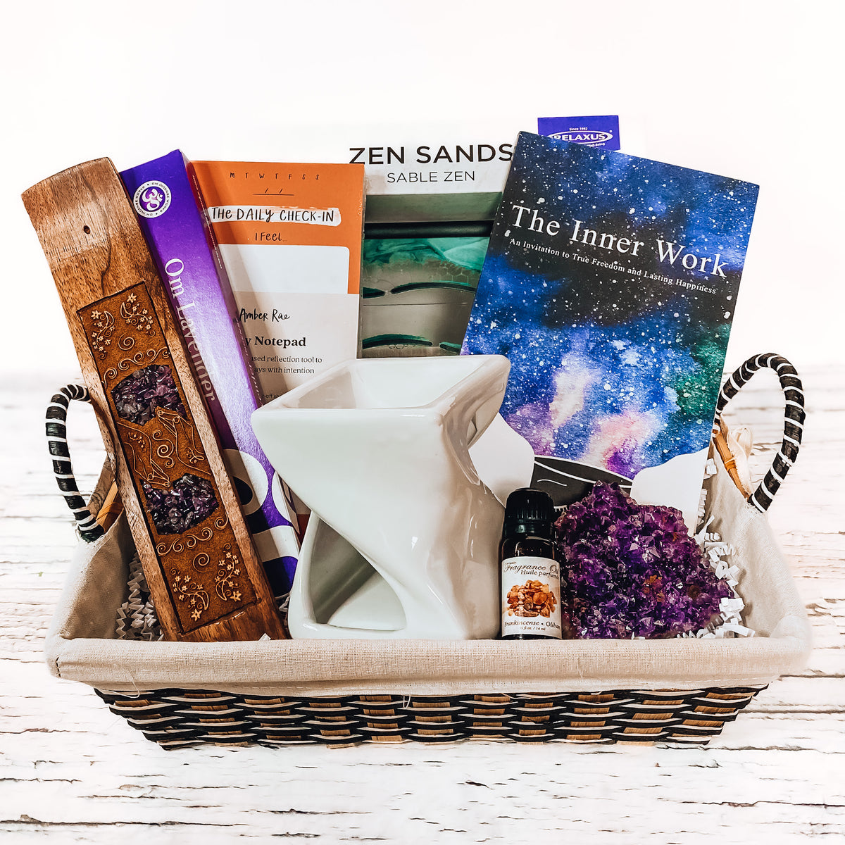 Amazon.com : Dulcet Gift Baskets Old Fashioned Gourmet Bakery Gift Tin, Unique  Gift Box for Anniversary Wedding, Housewarming, and All Occasions & Family  or Office Gatherings for Men & Women, : Gourmet